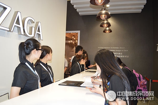 ZAGA震撼首秀上海厨卫展，尽显高端定制风采