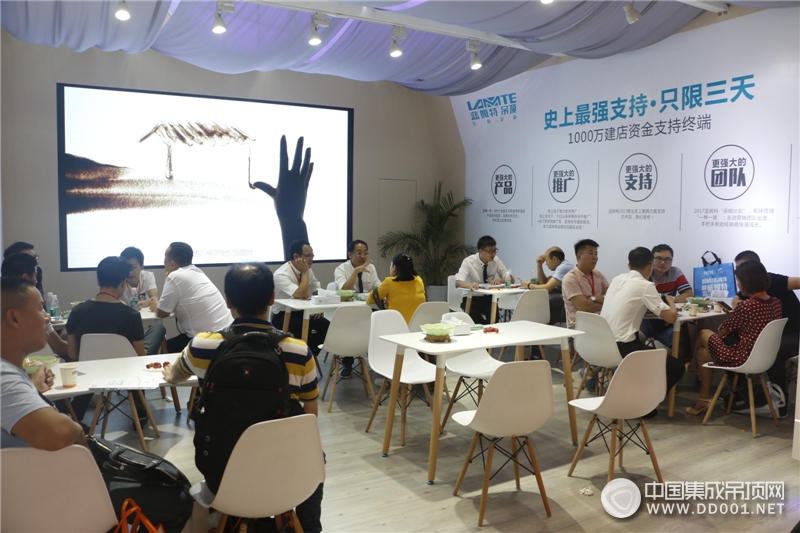 广州建博会：超级大板+3D背景墙，蓝姆特大放异彩—展会现场