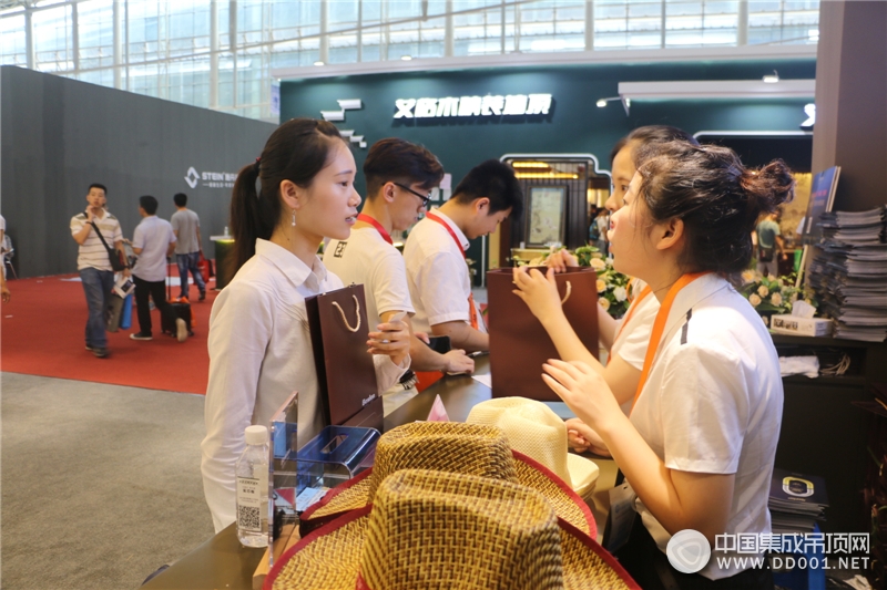 广州建博会：宝仕龙携十年经典之作强势来袭，外滩一号闪耀登场—展会现场