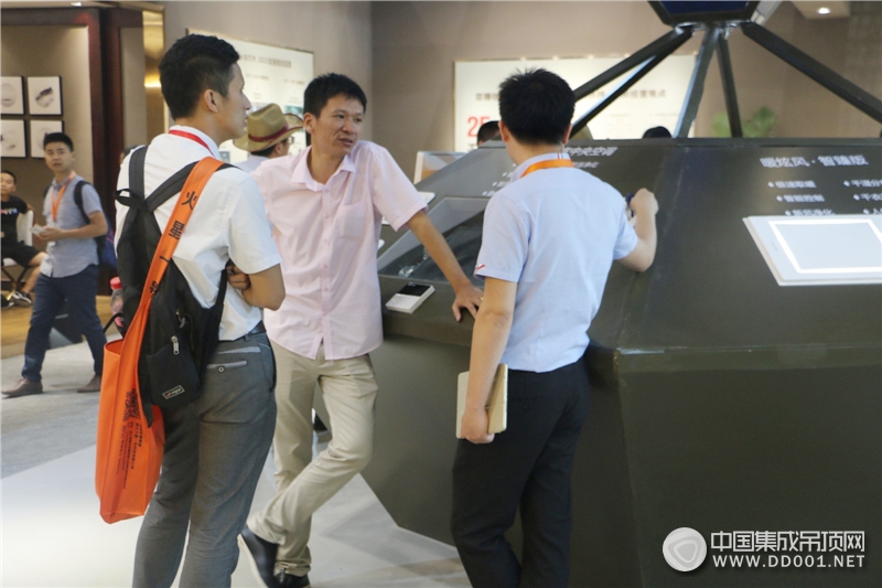 广州建博会：宝仕龙携十年经典之作强势来袭，外滩一号闪耀登场—展会现场