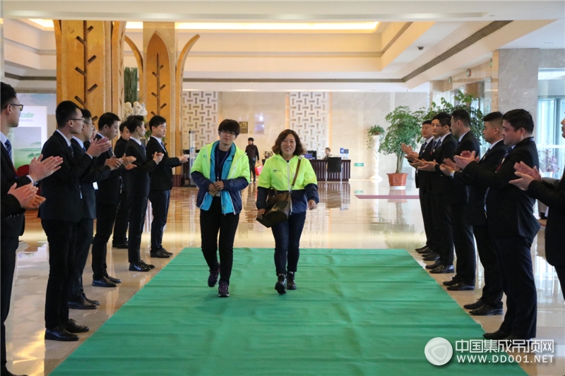 “荣耀之路 智领未莱”2017保丽卡莱遇见黄山战略发布会—会议现场