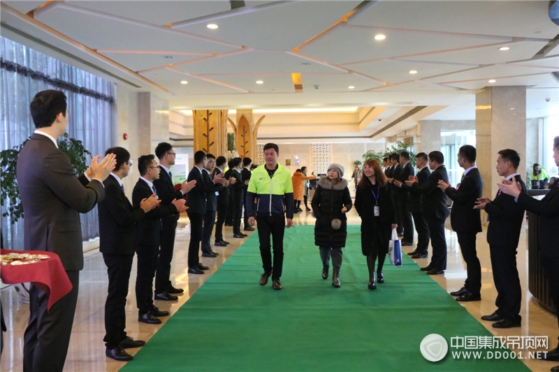 “荣耀之路 智领未莱”2017保丽卡莱遇见黄山战略发布会—会议现场