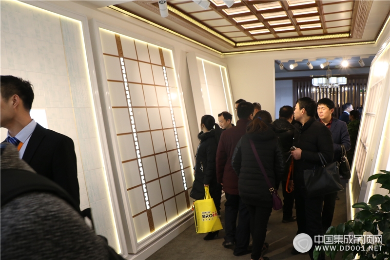 北京建博会：清新女神保丽卡莱完美演绎顶墙装饰—展会现场