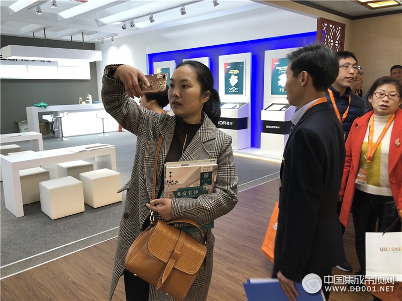 北京建博会：赛华三大风格新品引领家装新潮流—展会现场