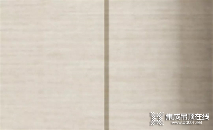 世纪豪门新品禾香木“自然留缝”墙板上市，同色纹理拼接更美观